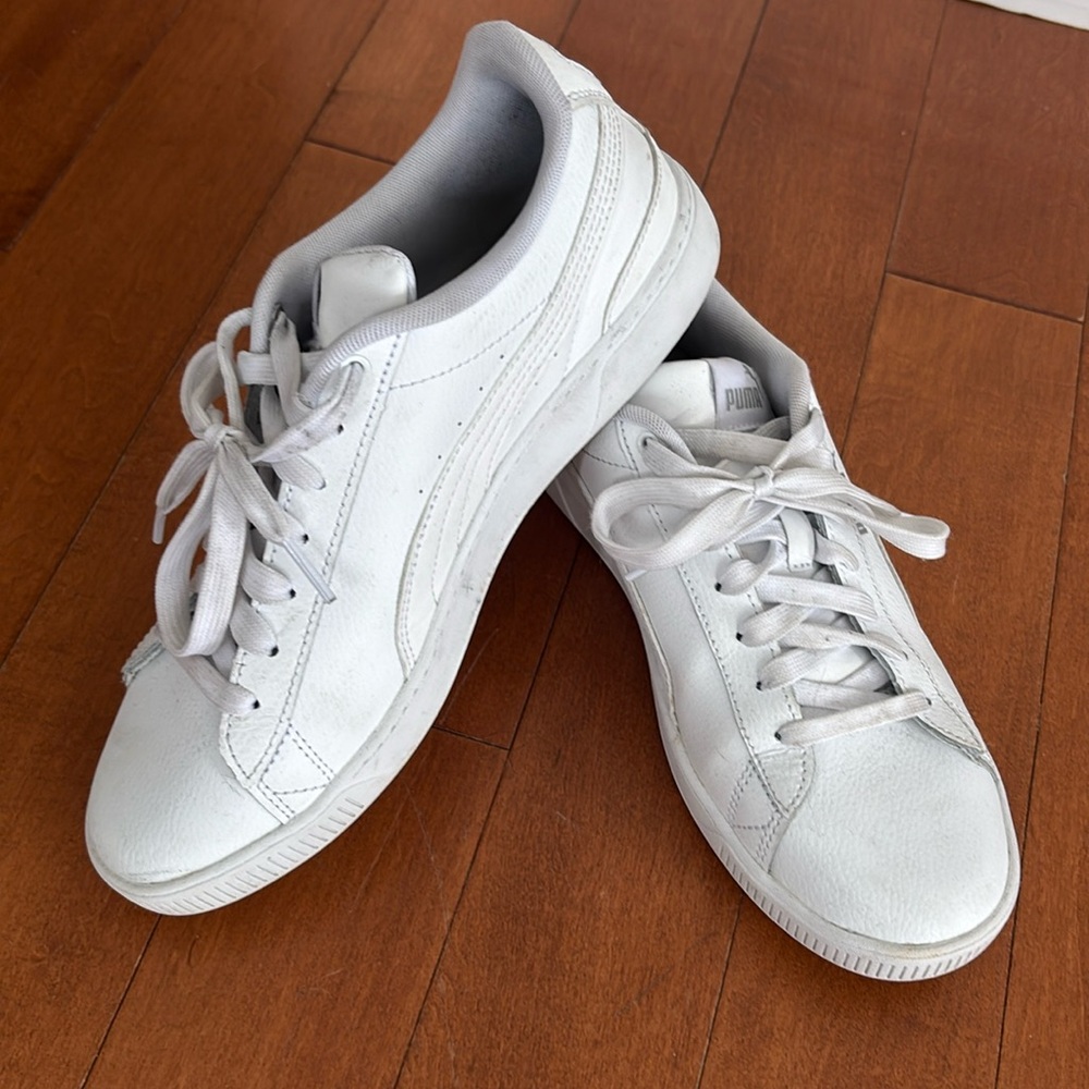 Puma casual sneakers.